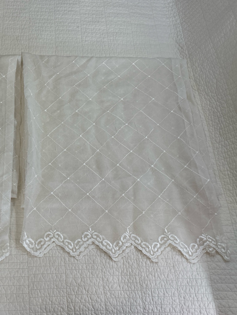Vintage Sheer Lace Curtain Panels Set of 2 Scalloped Embroidered Cream 40x87 - Picture 2 of 7